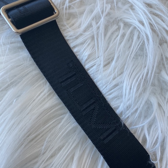 Tumi gently used black leather cross body bag - unisex - Picture 6 of 6